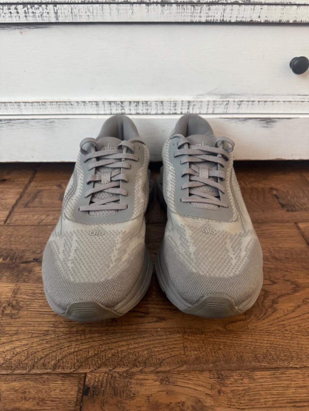 ALO Yoga Runner Grey Unisex Shoes Sneakers Mesh Size Men's 10.5 Women's 12 - Picture 3 of 11